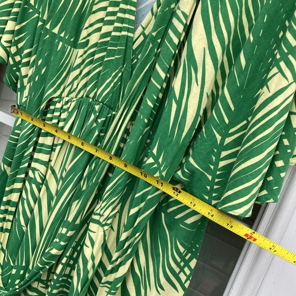 Green Leaf Print Dress - Picture 12 of 13